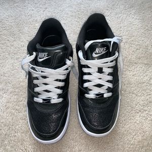 Women's Nike sneakers